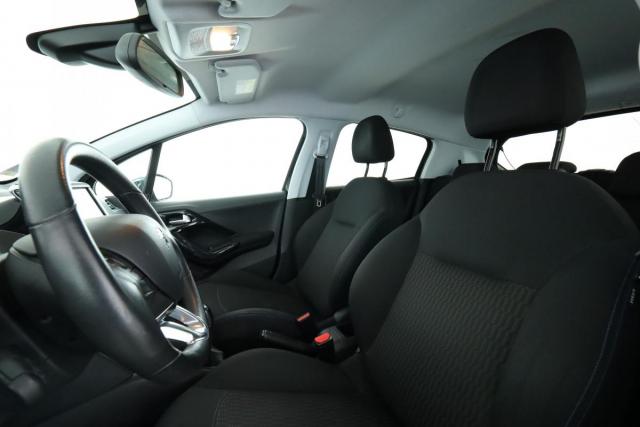 Peugeot 208 image 7