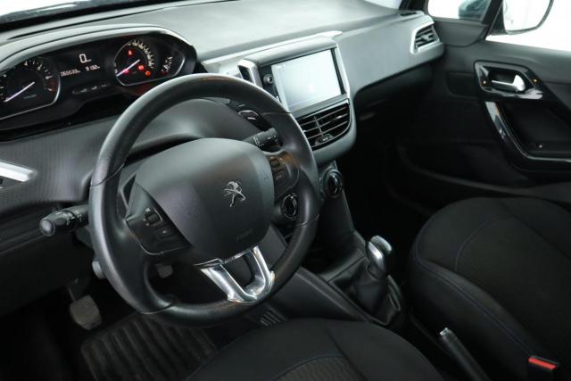 Peugeot 208 image 8