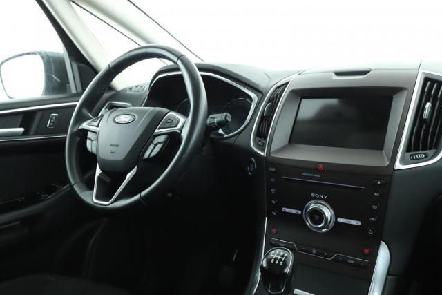 Ford S-Max image 2