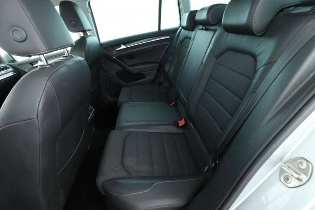 Volkswagen Golf Sw image 2