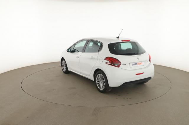 Peugeot 208 image 1