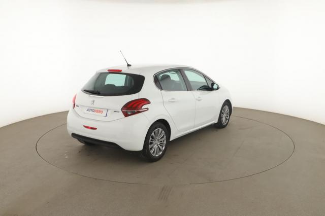 Peugeot 208 image 7