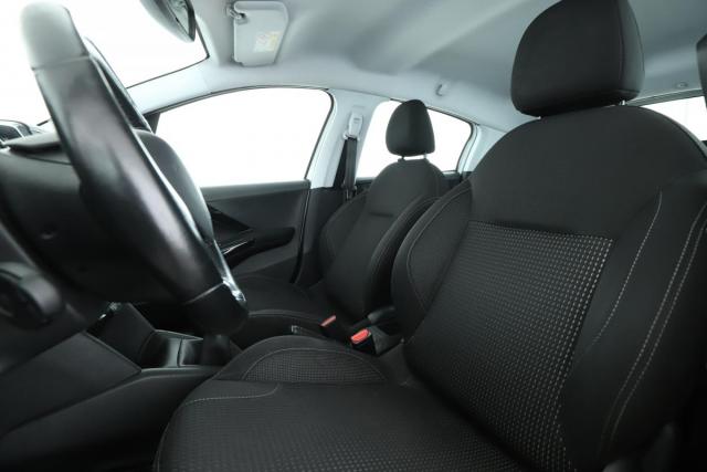 Peugeot 208 image 2