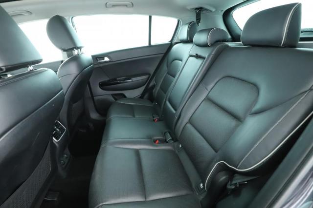Kia Sportage image 9