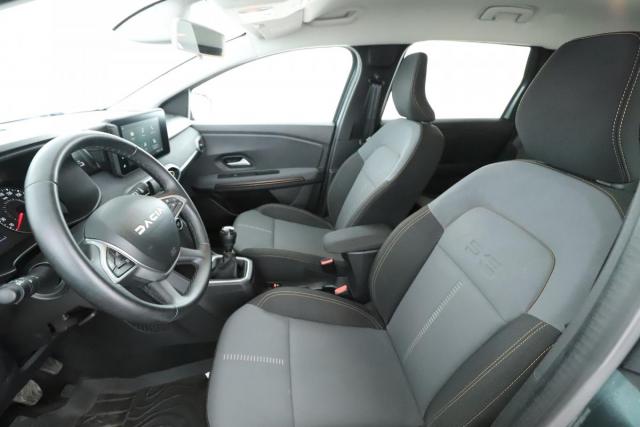 Dacia Jogger image 1