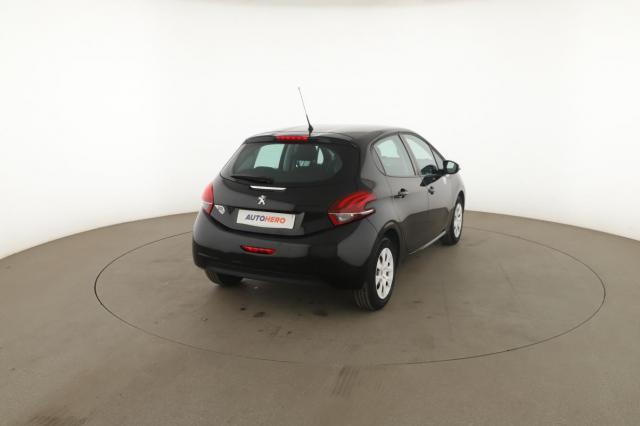 Peugeot 208 image 9