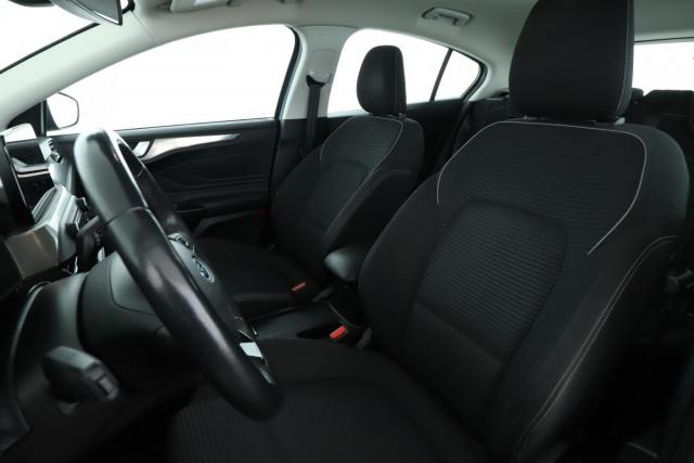 Ford Focus image 8