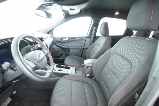 Ford Kuga image 1