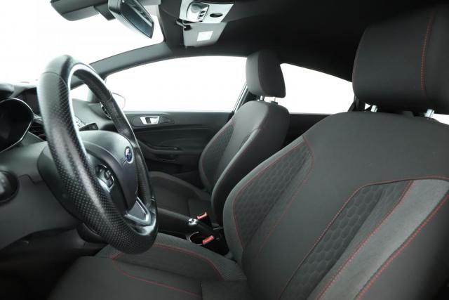 Ford Fiesta image 9