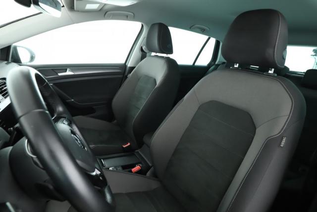 Volkswagen Golf image 6