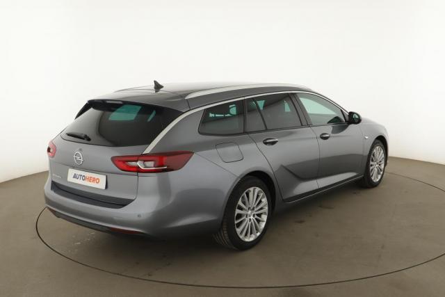 Opel Insignia Sports Tourer image 2