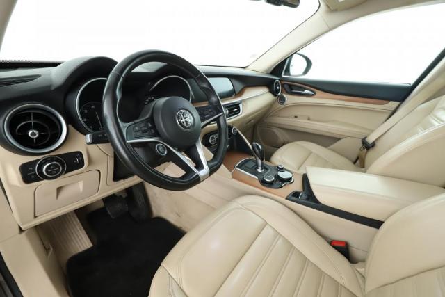 Alfa Romeo Stelvio image 2
