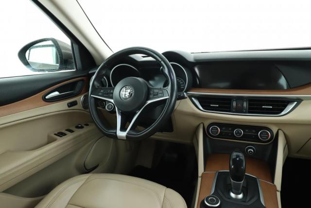 Alfa Romeo Stelvio image 7