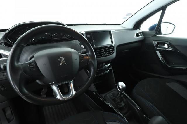 Peugeot 2008 image 8