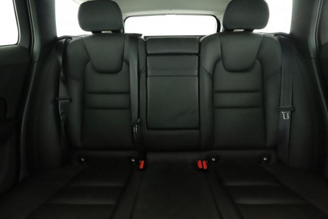 Volvo V60 Cross Country image 3