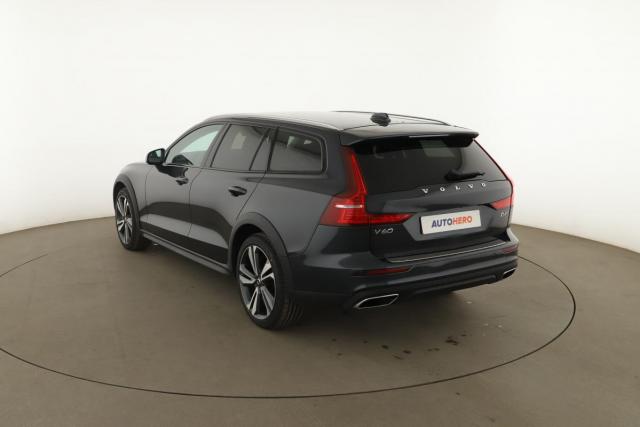 Volvo V60 Cross Country image 2