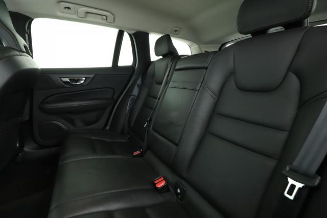 Volvo V60 Cross Country image 8