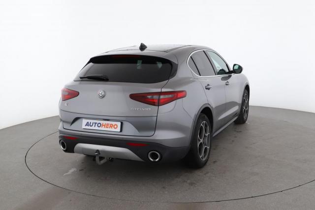 Alfa Romeo Stelvio image 2