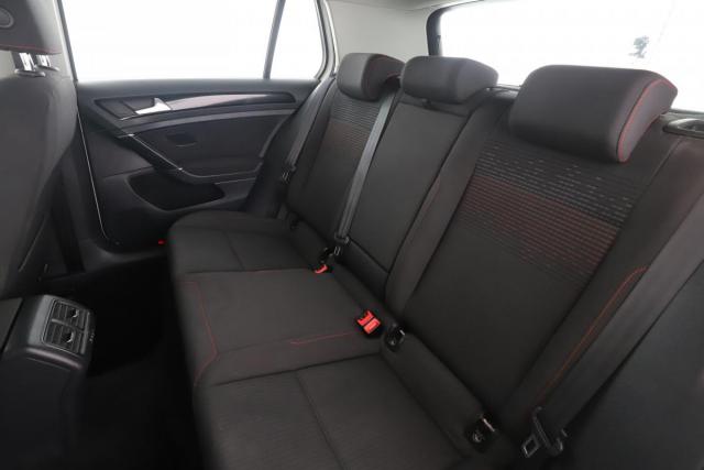 Volkswagen Golf image 9
