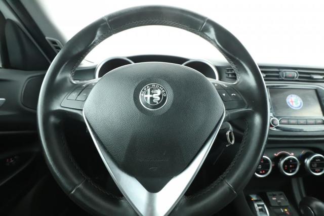 Alfa Romeo Giulietta image 9