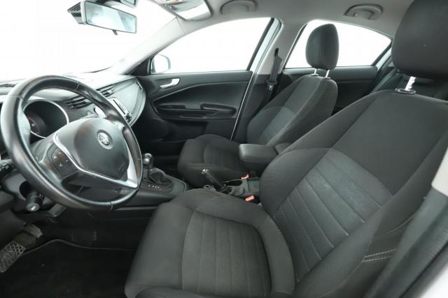 Alfa Romeo Giulietta image 4