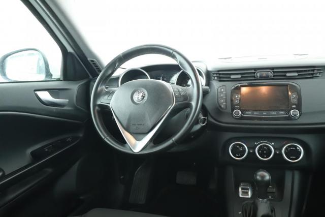 Alfa Romeo Giulietta image 7