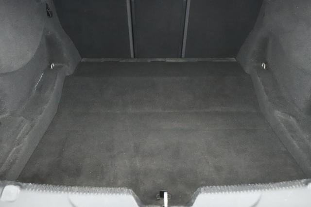 Jaguar Xe image 6