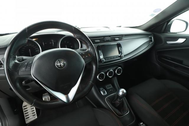 Alfa Romeo Giulietta image 5