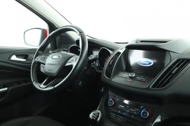 Ford Kuga image 5
