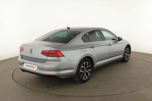 Volkswagen Passat image 7