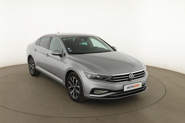 Volkswagen Passat image 1