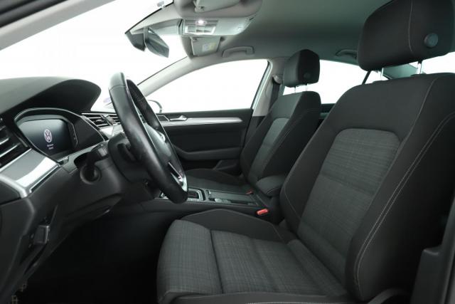 Volkswagen Passat image 3