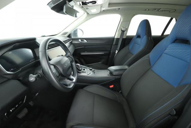 Lynk & Co 01 image 6