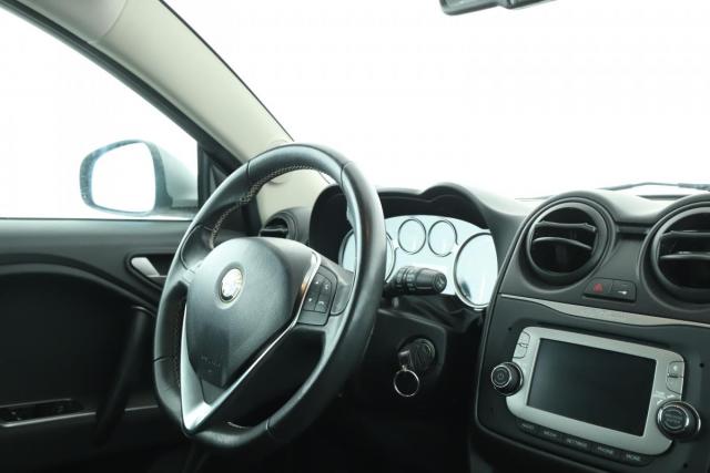 Alfa Romeo Mito image 9