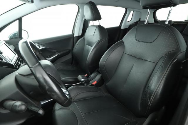 Peugeot 2008 image 7