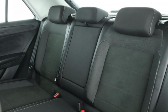 Volkswagen T-Roc image 8