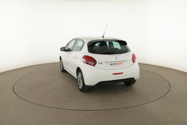 Peugeot 208 image 9