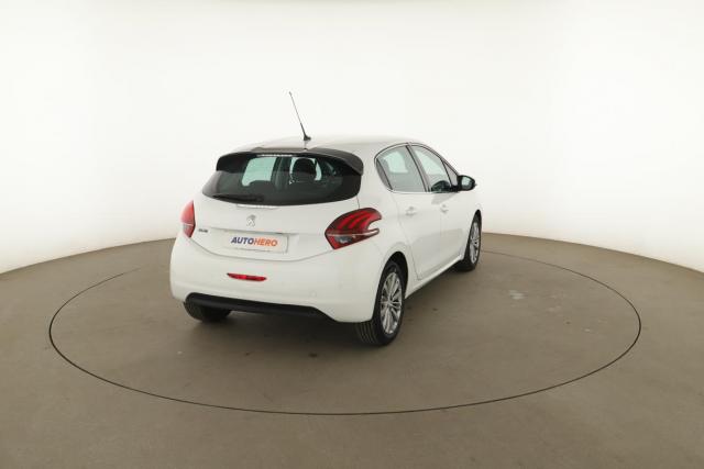 Peugeot 208 image 6