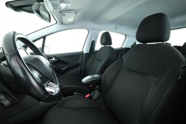 Peugeot 208 image 4
