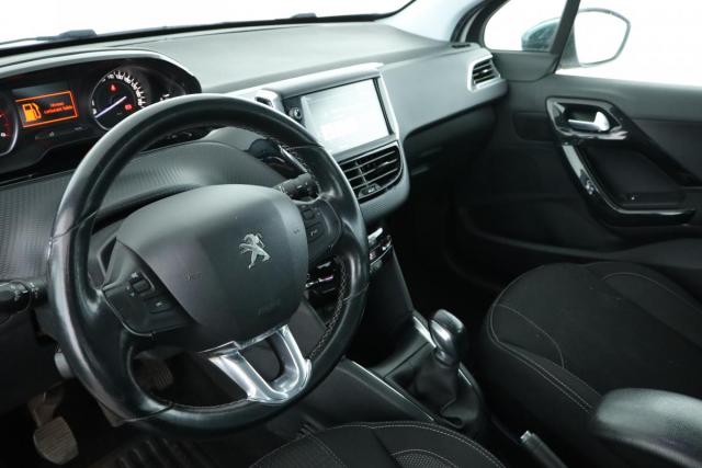 Peugeot 208 image 7