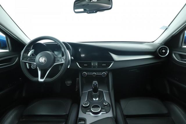 Alfa Romeo Giulia image 8