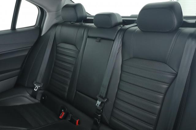 Alfa Romeo Giulia image 9