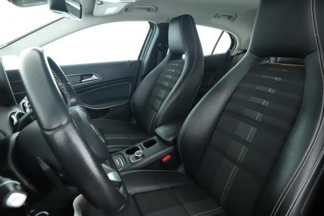 Mercedes Benz Gla image 2
