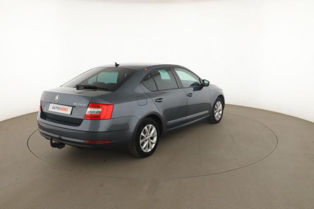 Skoda Octavia image 2