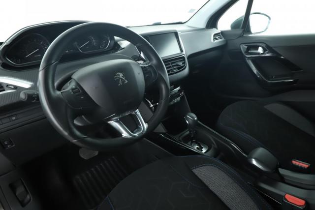 Peugeot 2008 image 2