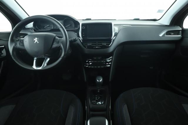 Peugeot 2008 image 8