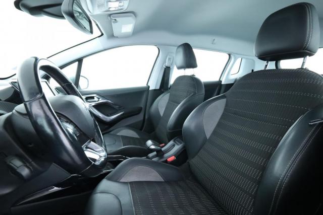 Peugeot 2008 image 8