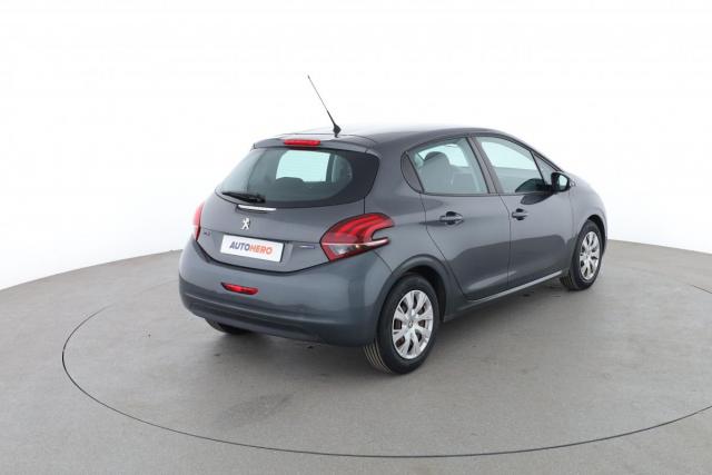 Peugeot 208 image 8
