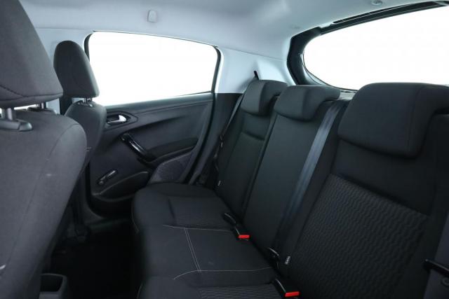Peugeot 208 image 9