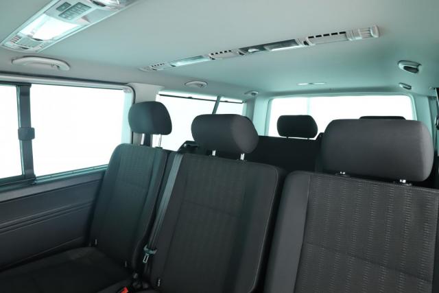 Volkswagen Caravelle image 3